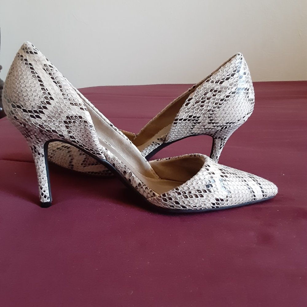 Shoes - Picture 3 of 4